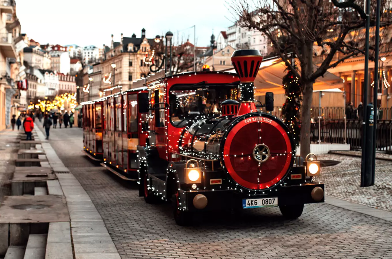 Vánoční autovláček v Karlových Varech 2026