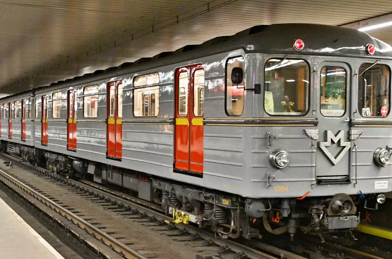 Zážitková turistika historickým vlakem a soupravou metra Ečs