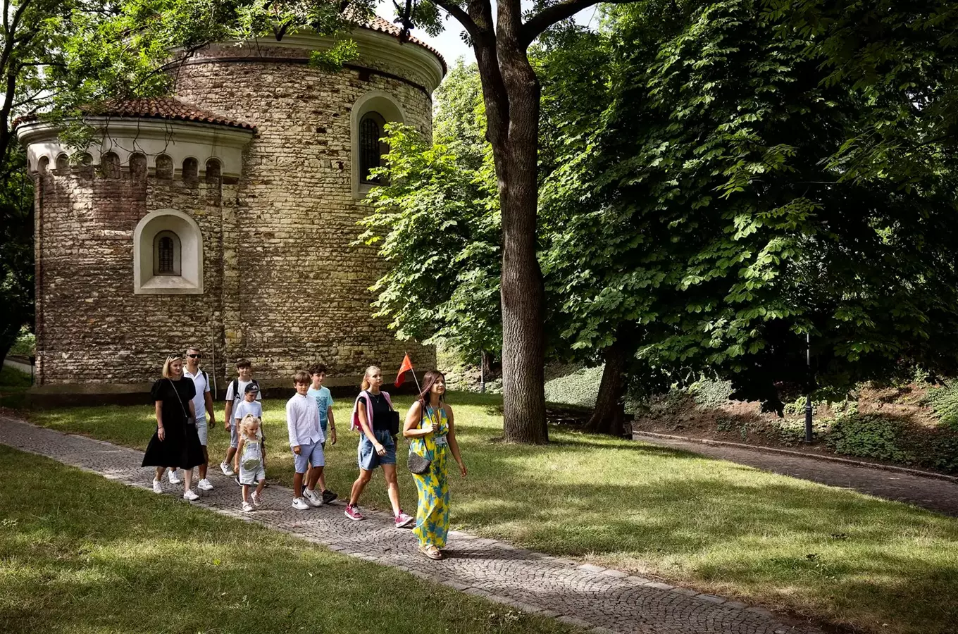 Hravé dějiny s angličtinou – Pevnost Vyšehrad plná tajemných znaků