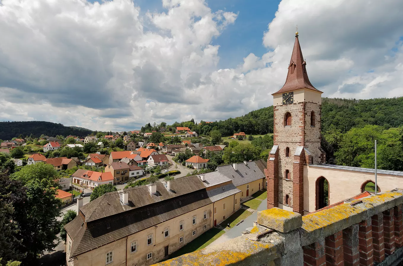 Hovory s kastelány: -O klášteře Sázava s kastelánkou Jaroslavou Matoušovou
