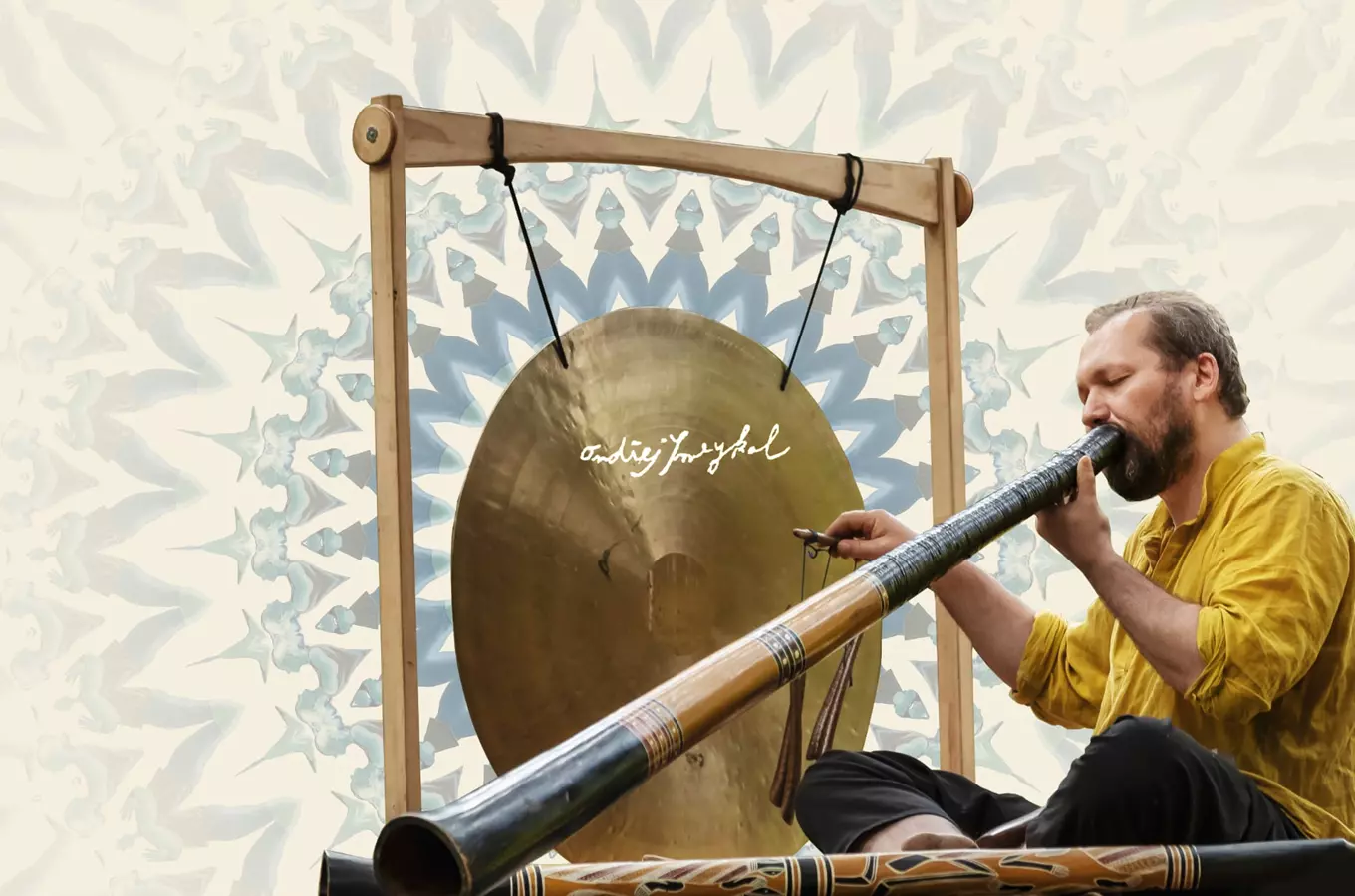Ondřej Smeykal – Australské didgeridoo a archaický gong