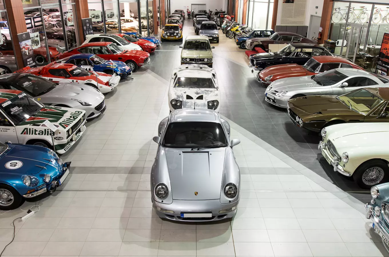 Automobilová výstava Engine Classic Cars Gallery