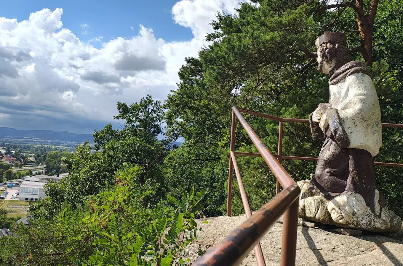 Výlet vlakem do Zbrašovské argonitové jeskyně a Hranické propasti