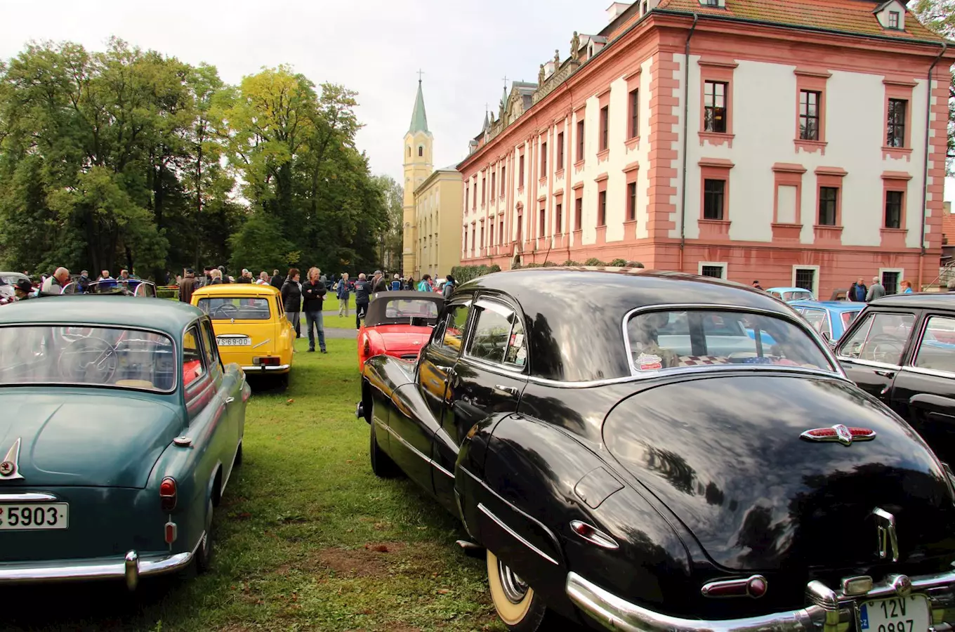 Svatováclavská jízda historických vozidel v Kuníně 2026
