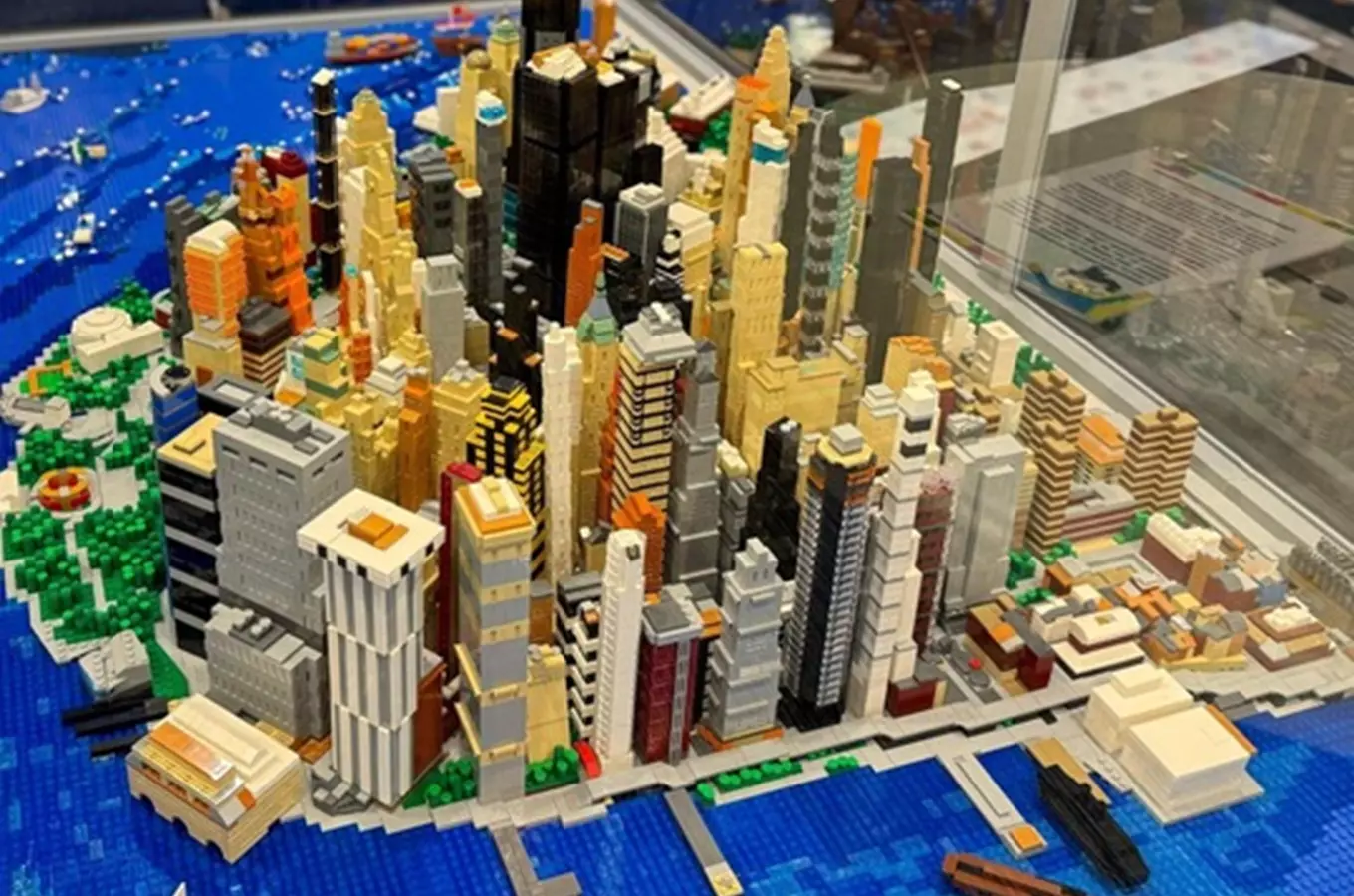 Výstava modelů z Lego kostek ve Westfield Černý Most