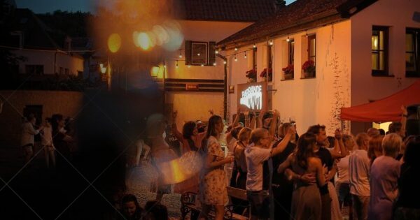Víno, tapas a živá hudba v Barrande