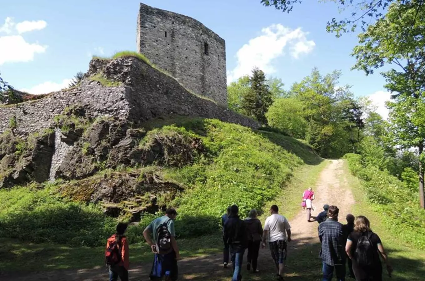 Komentovaná vycházka okolím hradu Český Šternberk