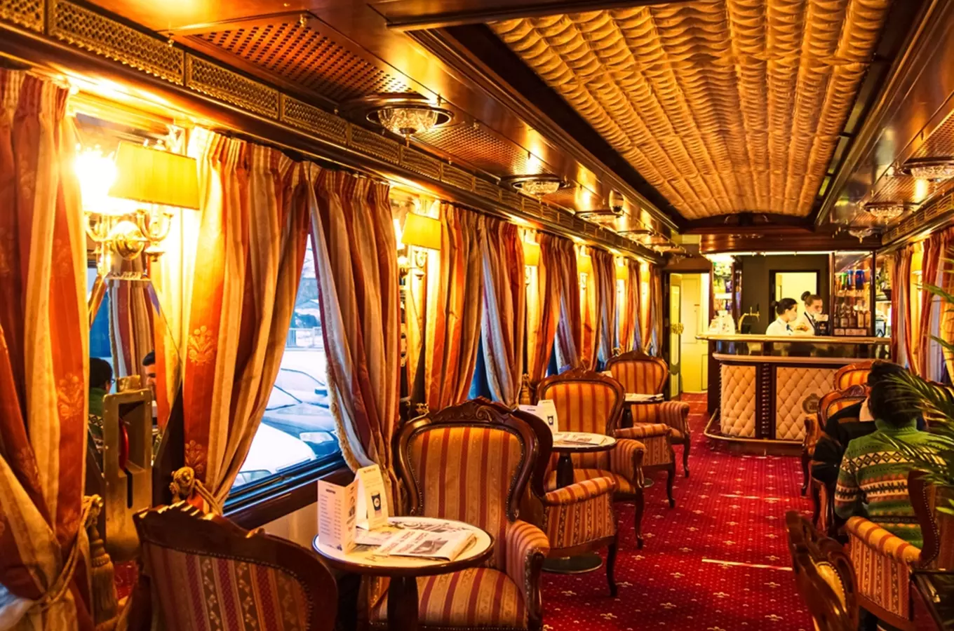 Orient Express v Praze – luxusní vyhlídkový vlak a zážitkové menu s návratem v čase