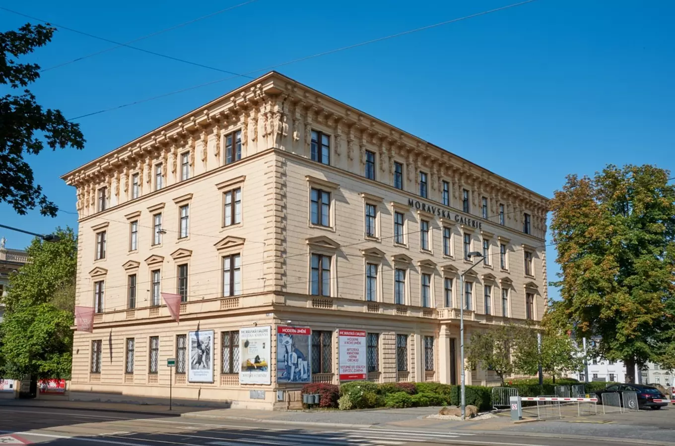 Adriena Šimotová – Práce v papíře v Moravské galerii v Brně