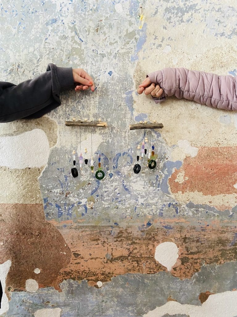 Workshop výroby – originální mini zvonkohry z kroužků upcyklovaného skla