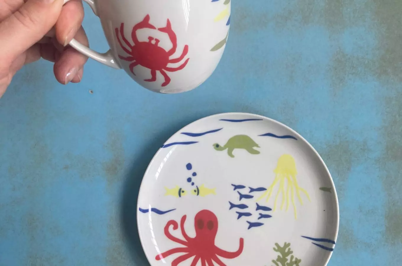 Dekorace porcelánu s herničkou
