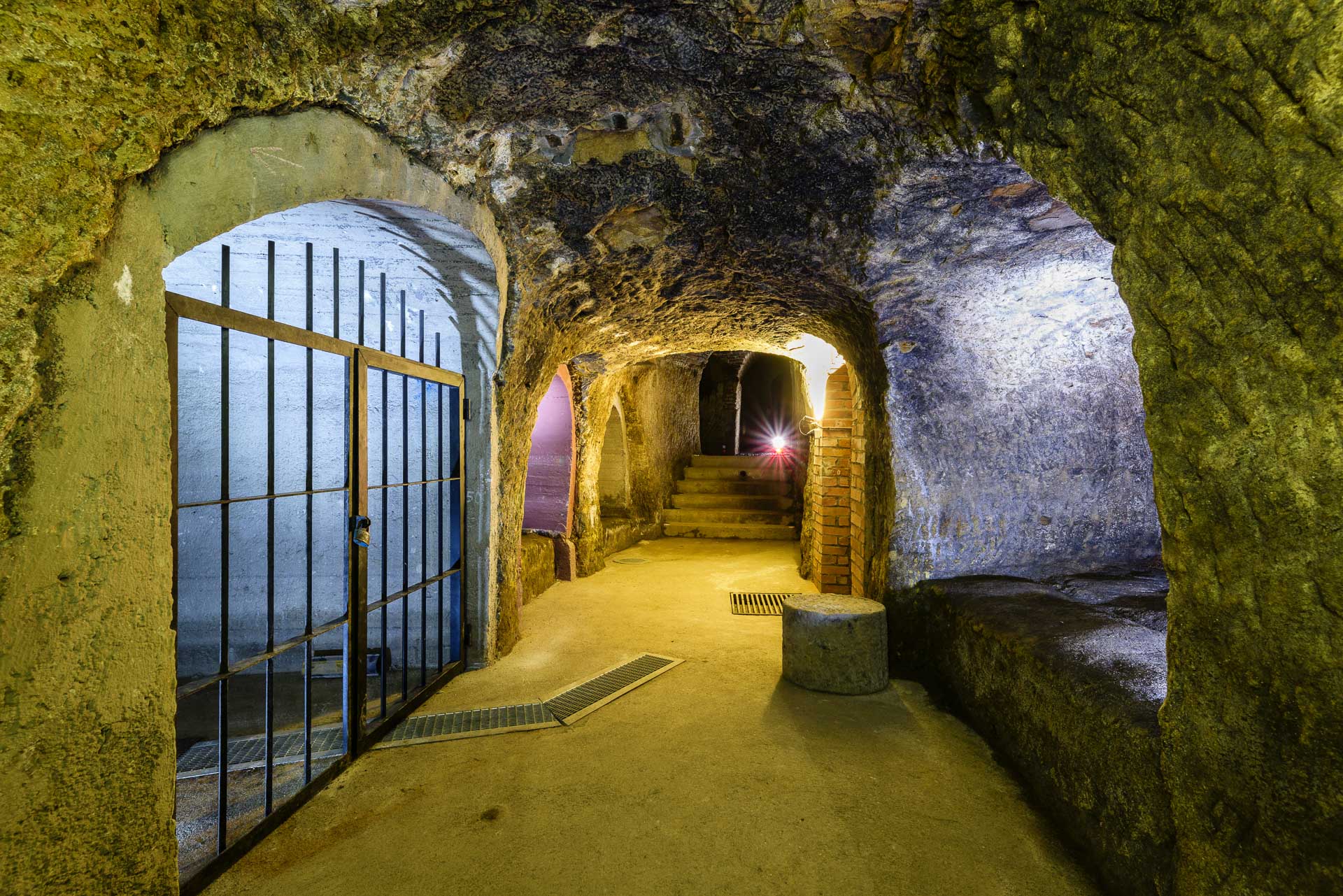 Prohlídky plzeňského historického podzemí za svitu baterek