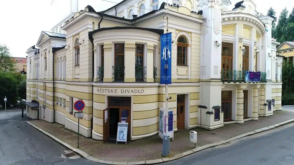 Opona nahoru
