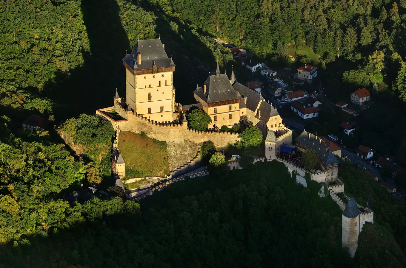 Hovory s kastelány – O hradu Karlštejn s kastelánem Lukášem Kunstem