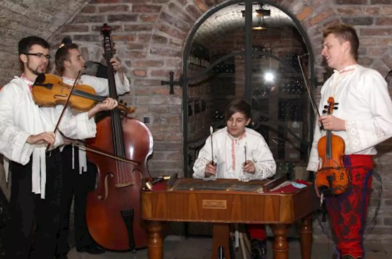 Podzimní večery s cimbálkou ve Valtickém Podzemí