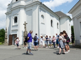 Karviná – Od šikmého kostela k Mokroszovi