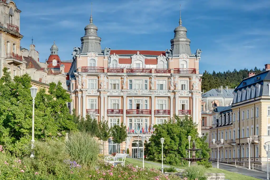 Výstava obrazů „Souznění s barvami“
