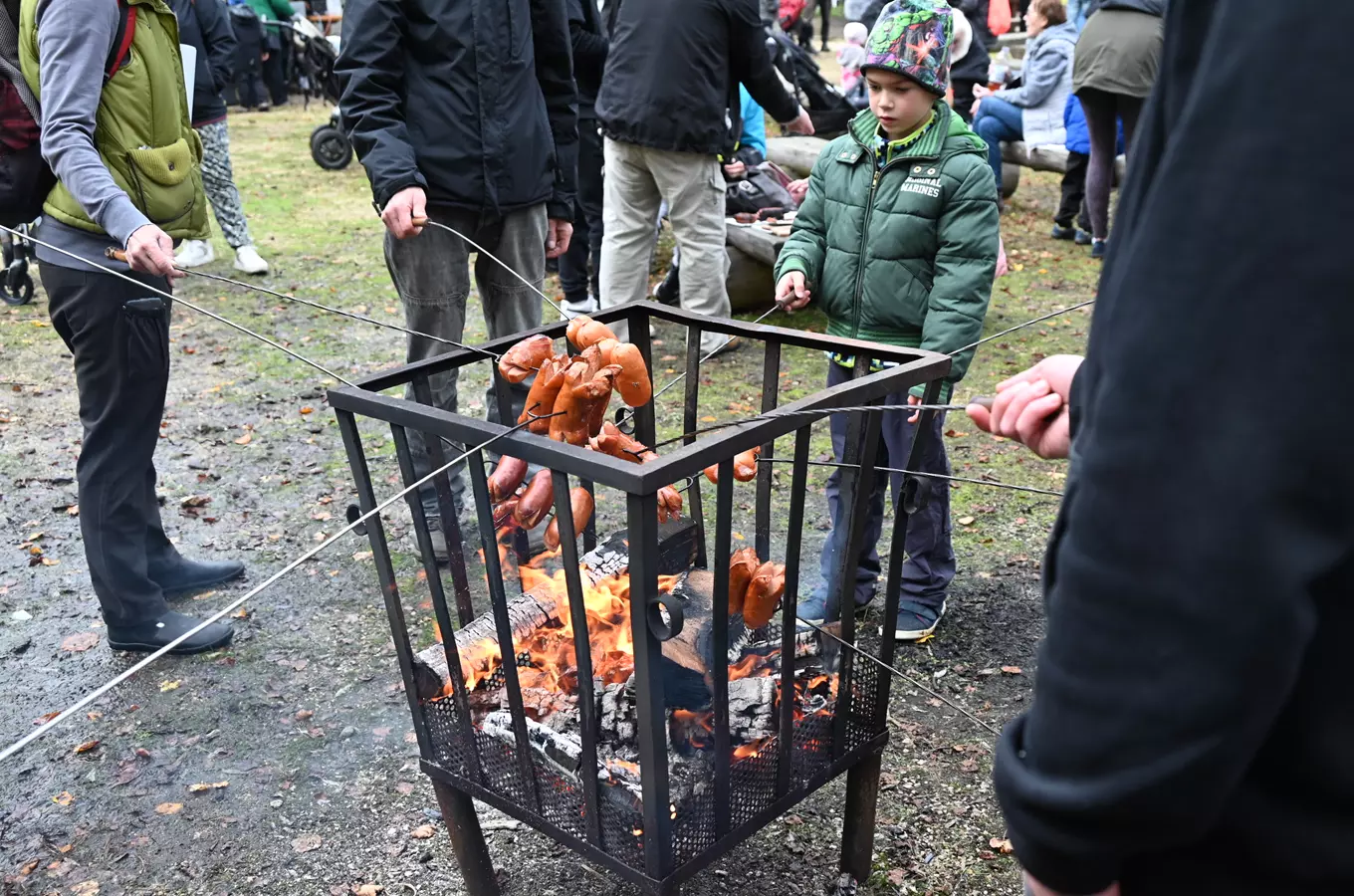Buřty v lese v areálu Svatého Linharta