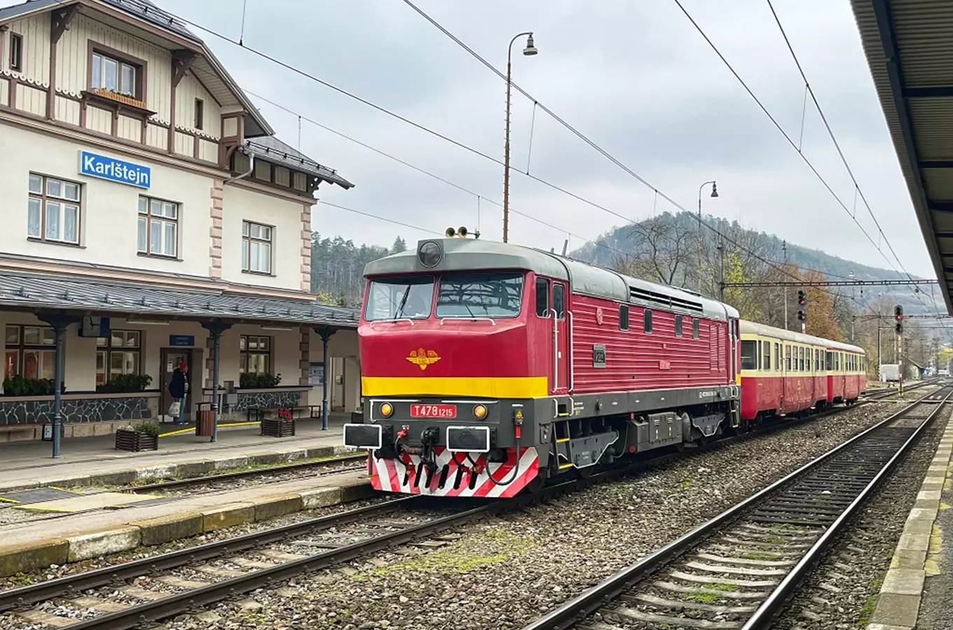 Karlštejnský expres – zážitková jízda retrovlakem