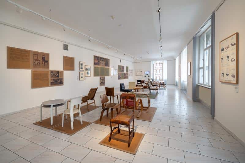 Klára Jeništová: Komentovaná prohlídka výstavy Malá architektura. Nábytková a interierová tvorba