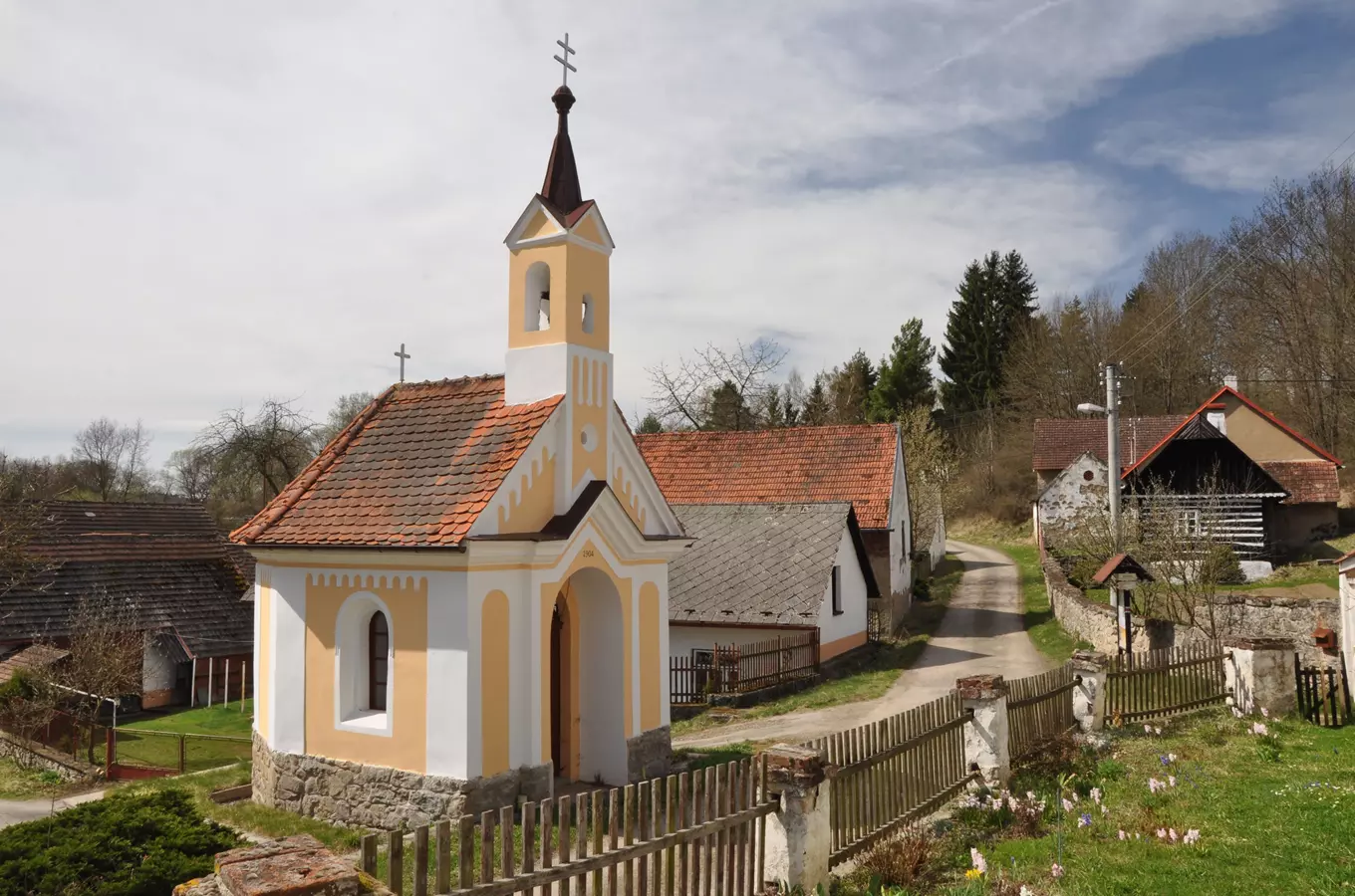 Návesní kaple jižních Čech a přilehlé Moravy