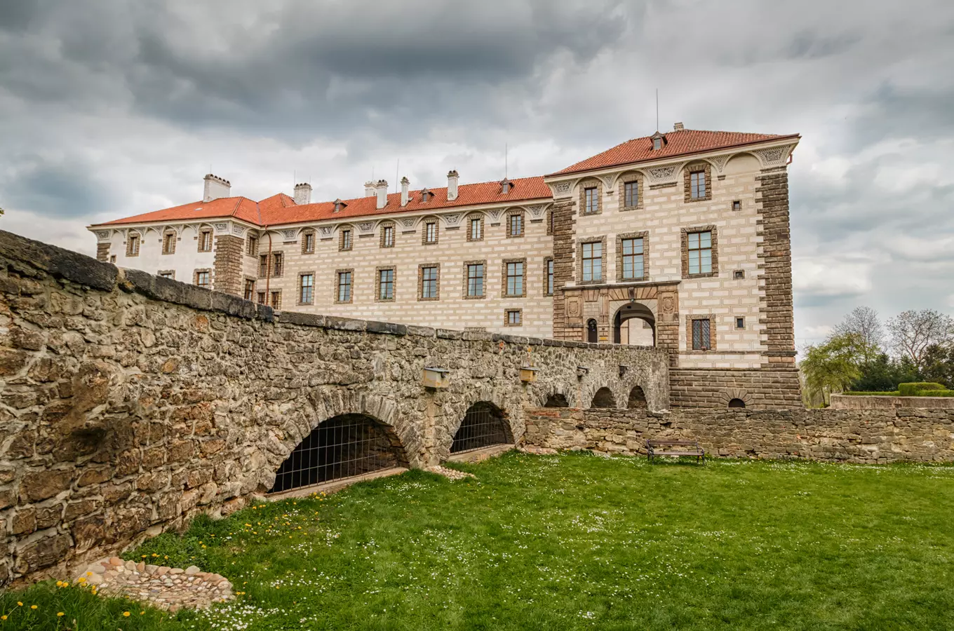 Tajemství sklepa a půdy na zámku Nelahozeves