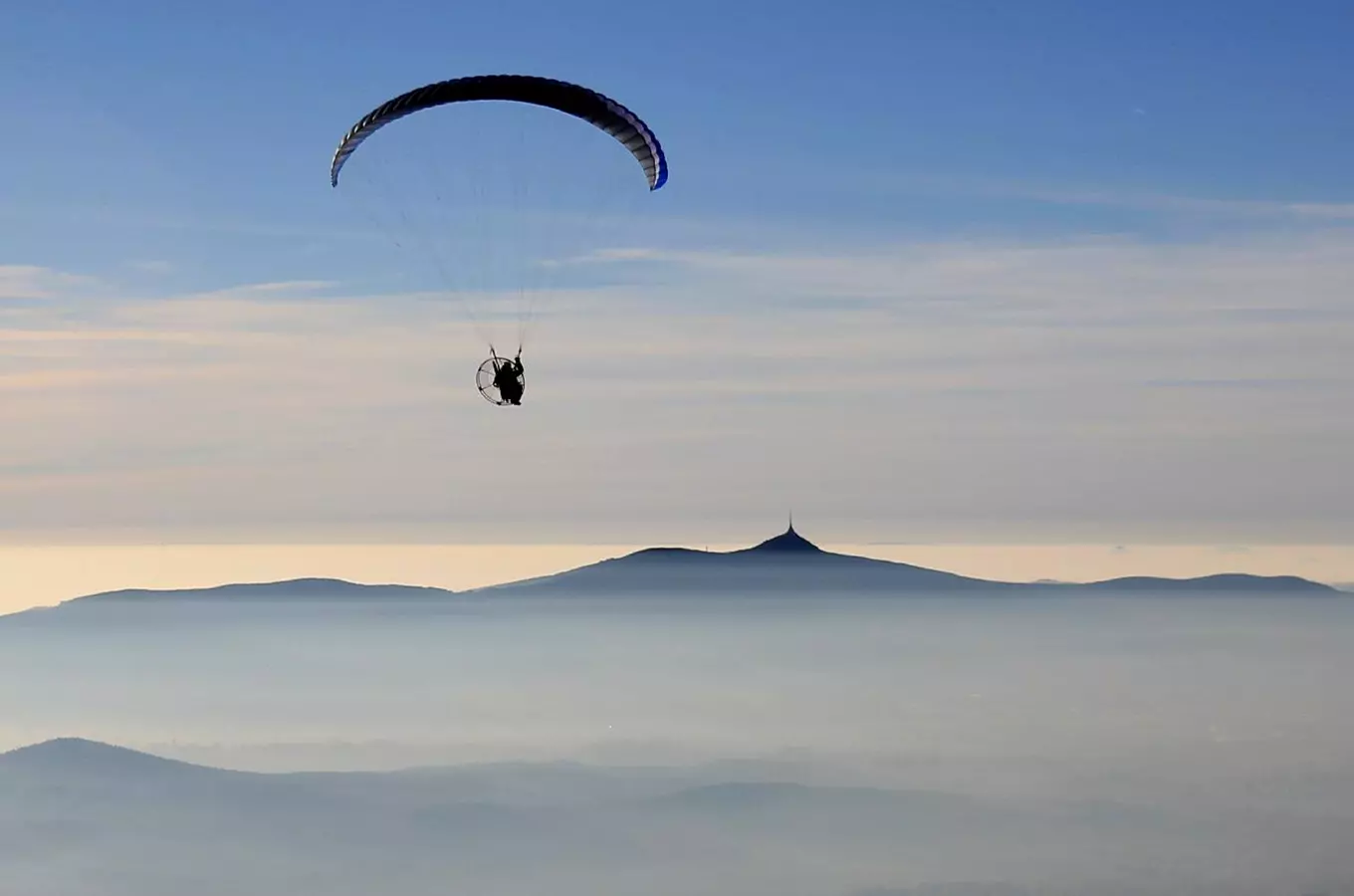 Kurz motorového paraglidingu v Jaroměři s trenažerem startů