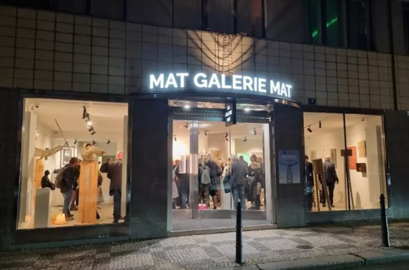 Pevnost plátna, křehkost snů v J. A. Galerii
