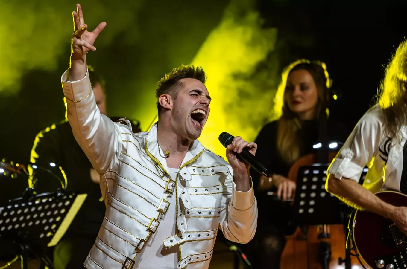 Queen tribute show a Magické smyčce